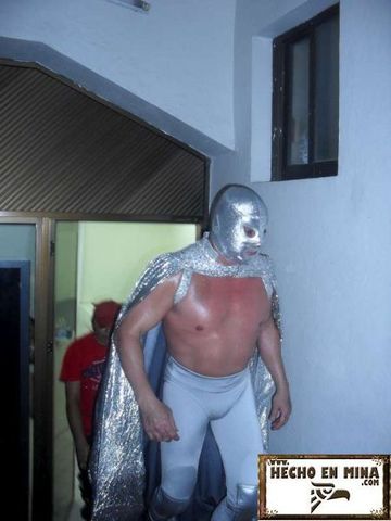 HIJO DEL SANTO EN LA LUCHA DEL SIGLO (HECHOENMINA.COM)